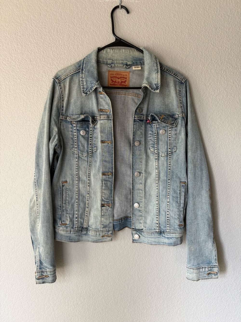 Levi's Light Wash Denim Jacket - medium